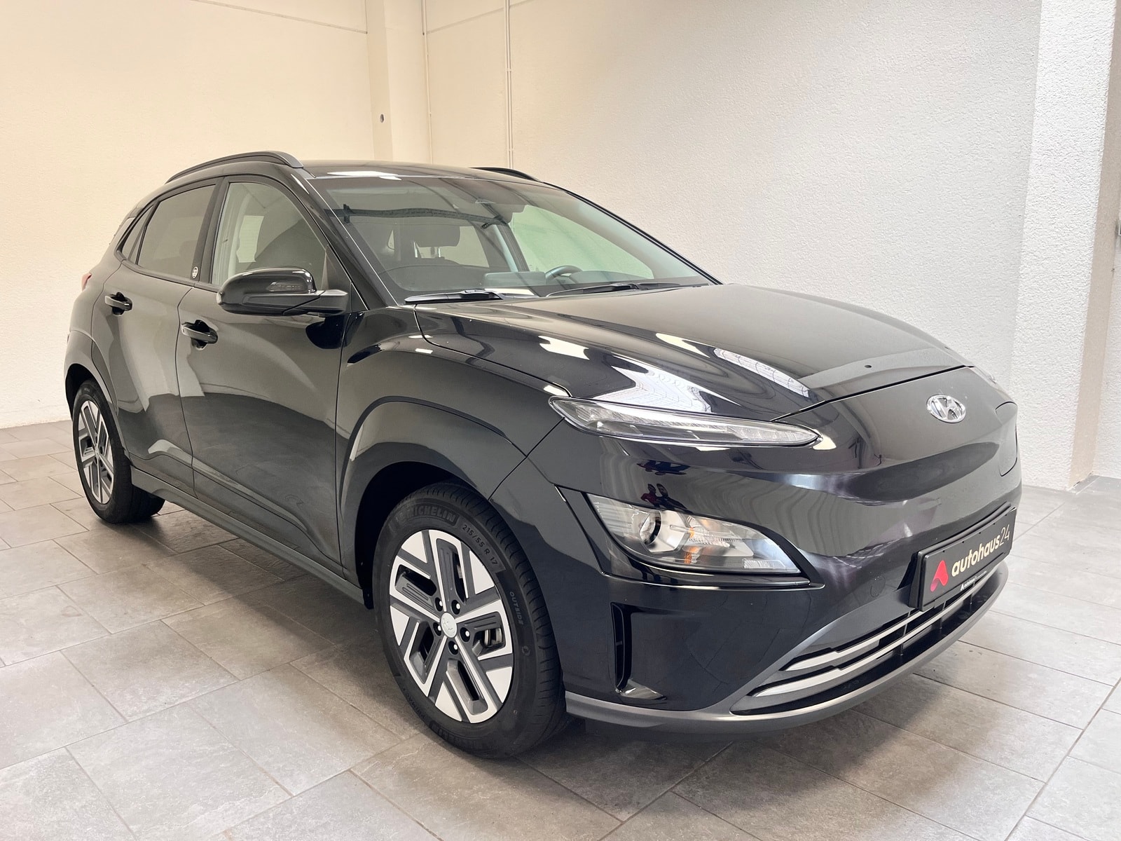 Hyundai Kona SUV / Crossover / Geländewagen HYUNDAI Kona ELEKTRO 100kW Sports Utility Vehicle #1