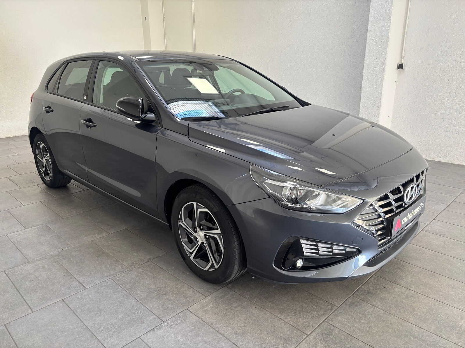 Hyundai i30 Limousine HYUNDAI i30 1.0 T-GDI EDITION 30 Schräghecklimousine #1