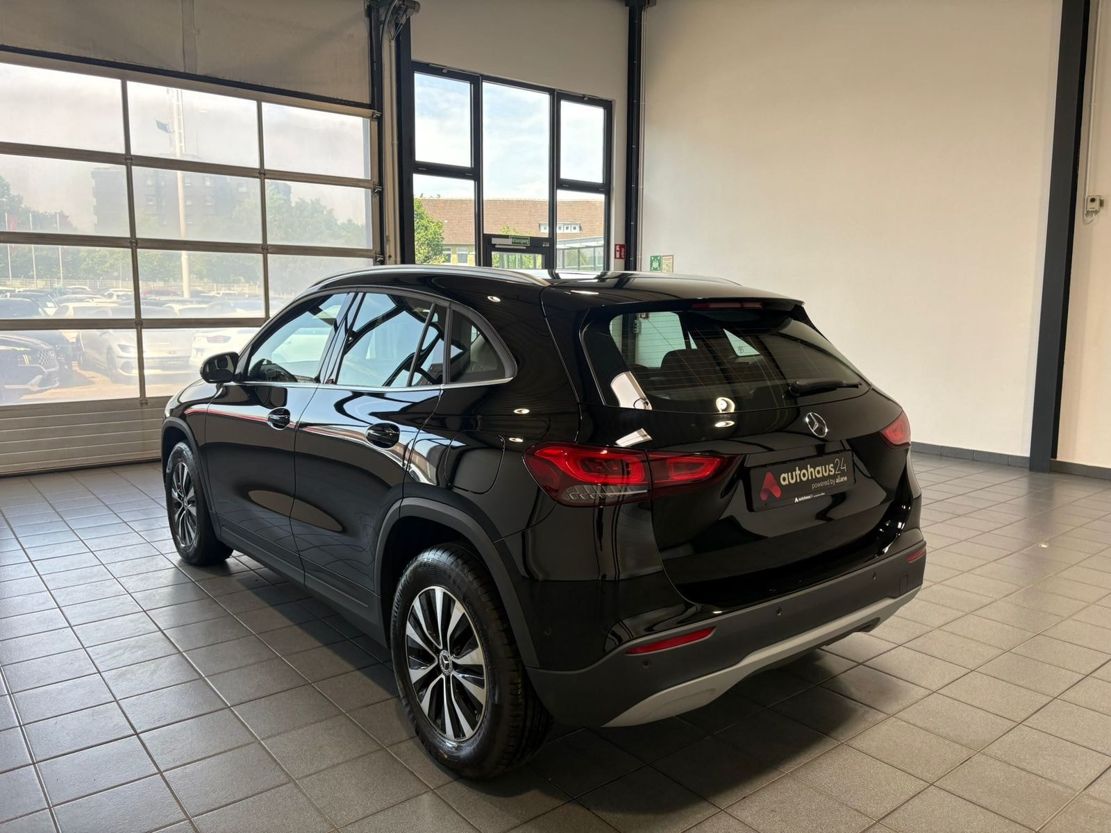 Mercedes Benz GLA-Klasse SUV GLA 180 d Style (EURO 6d) #4