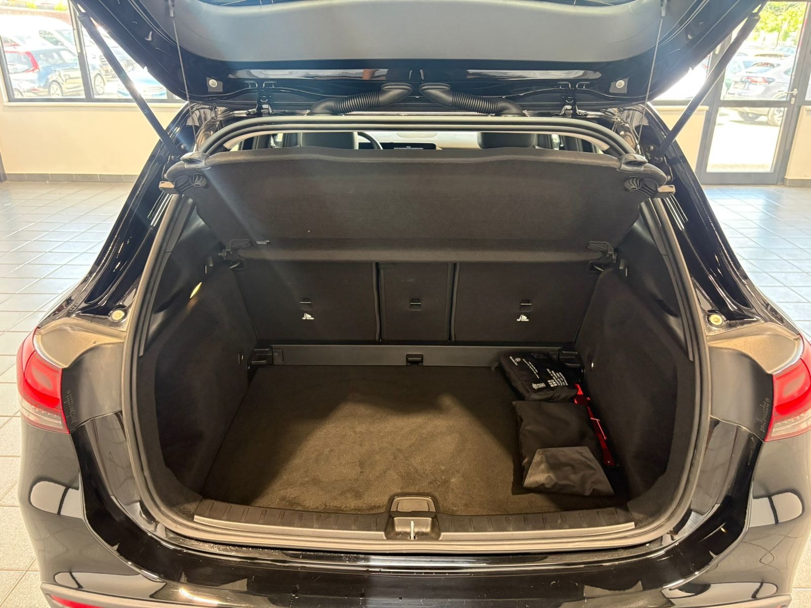 Mercedes Benz GLA-Klasse SUV GLA 180 d Style (EURO 6d) #6