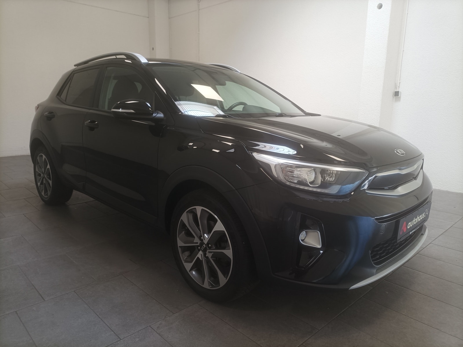 Kia Stonic SUV / Crossover / Geländewagen KIA Stonic 1.0 T-GDI 100 Edition 7 Sports Utility Vehicle #1