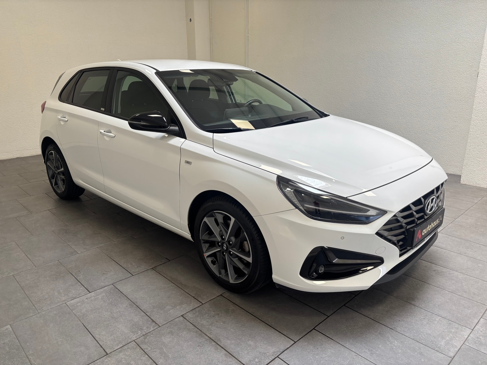 Hyundai i30 Limousine HYUNDAI i30 1.5 T-GDI Hybrid EDITION 30+ Schräghecklimousine #1