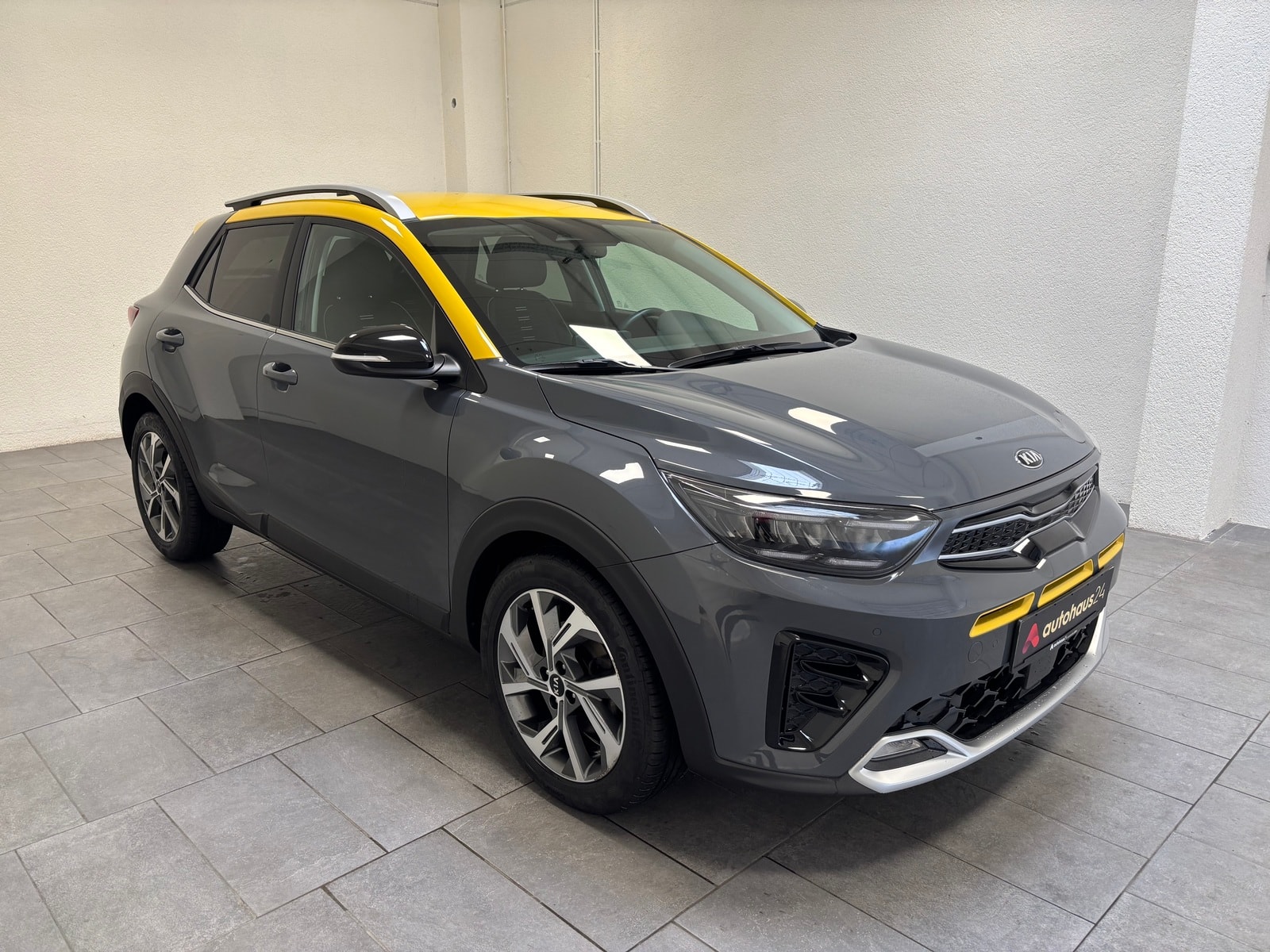 Kia Stonic SUV / Crossover / Geländewagen KIA Stonic 1.0 T-GDI 120 GT Line Sports Utility Vehicle #1