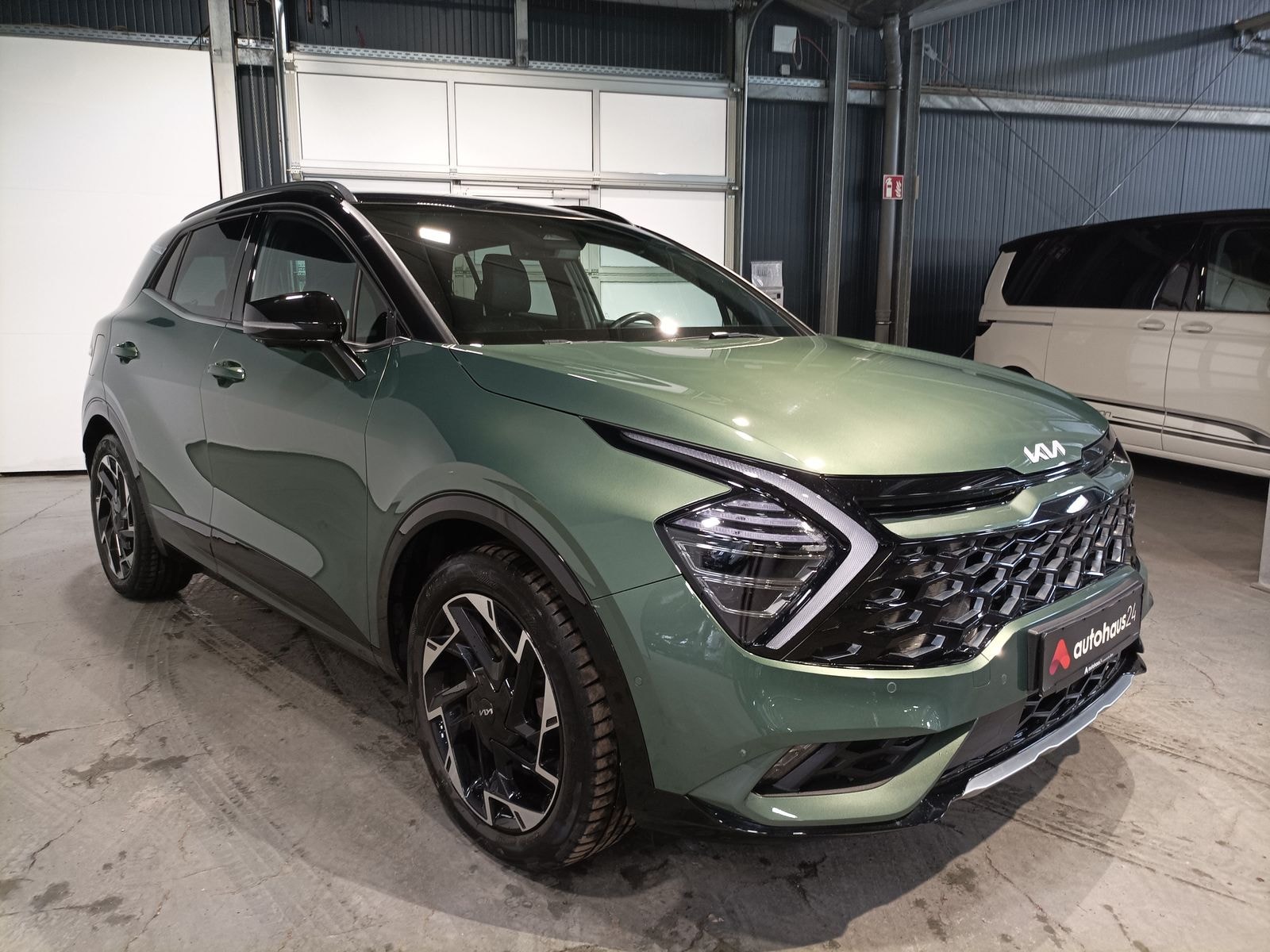 Kia Sportage SUV / Crossover / Geländewagen KIA Sportage 1.6 T-GDI Plug-in Hybrid Auto 4WD Sports Utility Vehicle #1