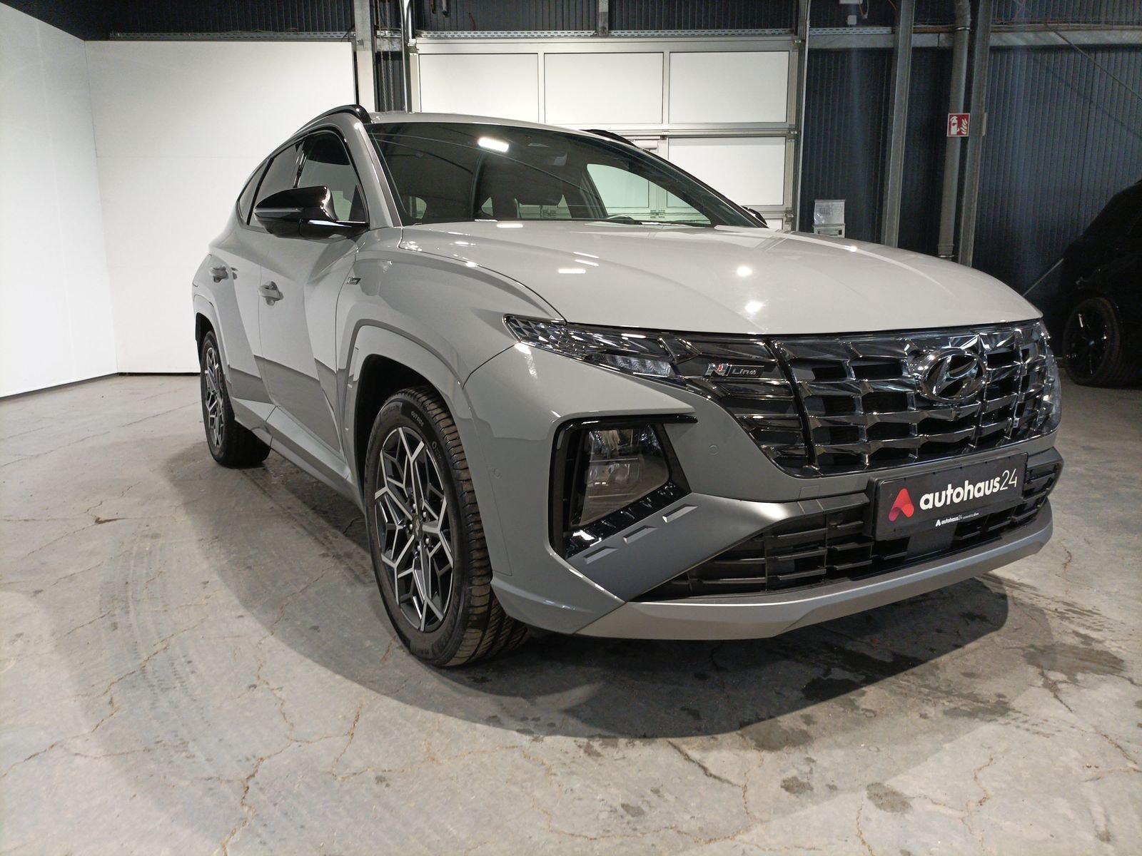 Hyundai Tucson SUV / Crossover / Geländewagen HYUNDAI Tucson 1.6 T-GDI Plug-in Hybrid 4WD Auto Sports Utility Vehicle #1