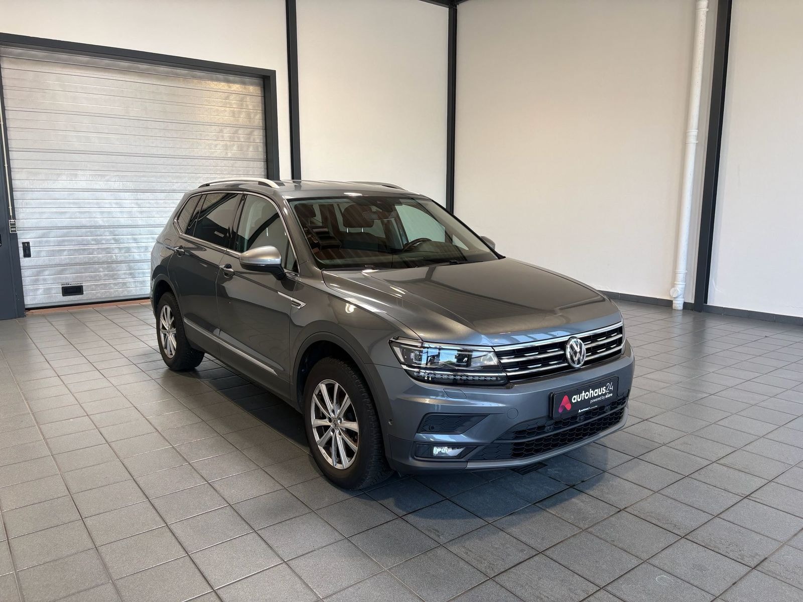 Volkswagen Tiguan SUV / Crossover / Geländewagen VOLKSWAGEN Tiguan 1.5 TSI ACT OPF Trendline Sports Utility Vehicle #1