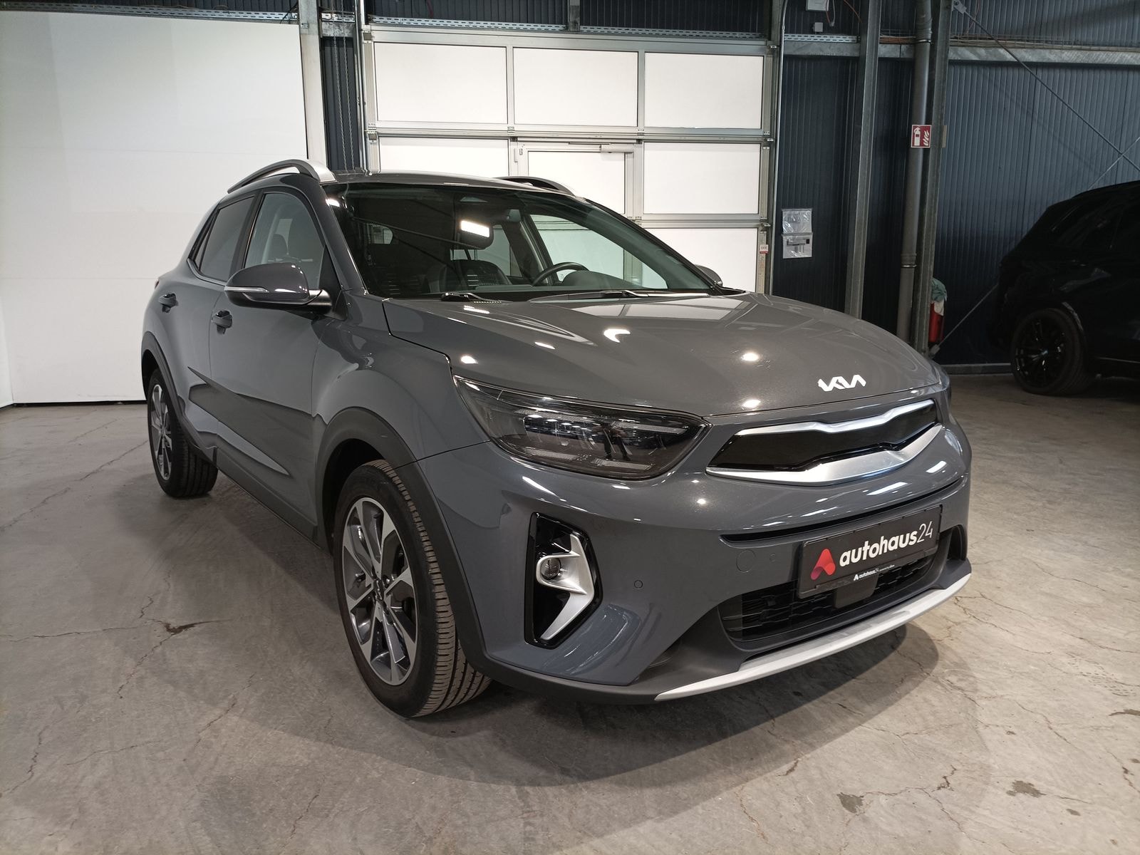 Kia Stonic SUV / Crossover / Geländewagen KIA Stonic 1.0 T-GDI 120 Spirit DCT7 Sports Utility Vehicle #1