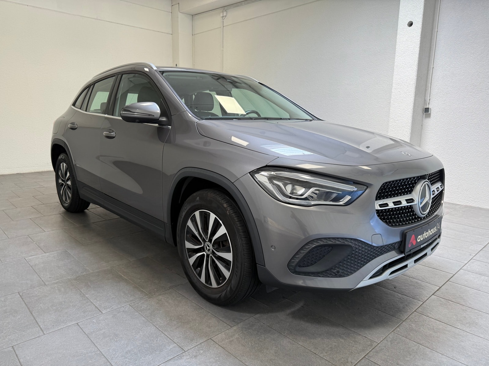 Mercedes-Benz GLA-Klasse SUV / Crossover / Geländewagen MERCEDES GLA GLA 250 e DCT Sports Utility Vehicle #1