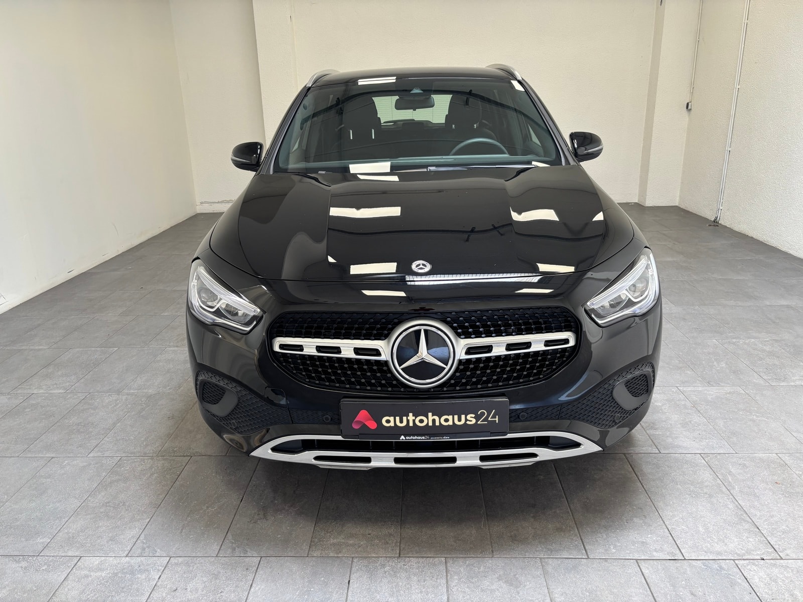Mercedes Benz GLA-Klasse SUV GLA 200 Progressive (EURO 6d) #2