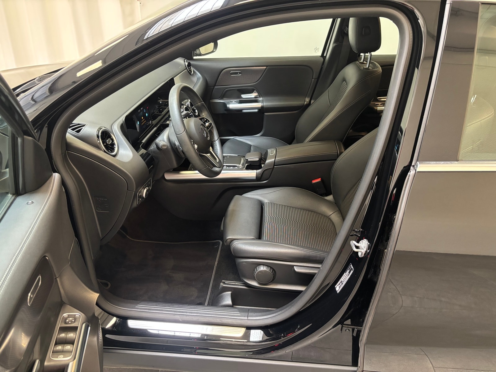 Mercedes Benz GLA-Klasse SUV GLA 200 Progressive (EURO 6d) #8