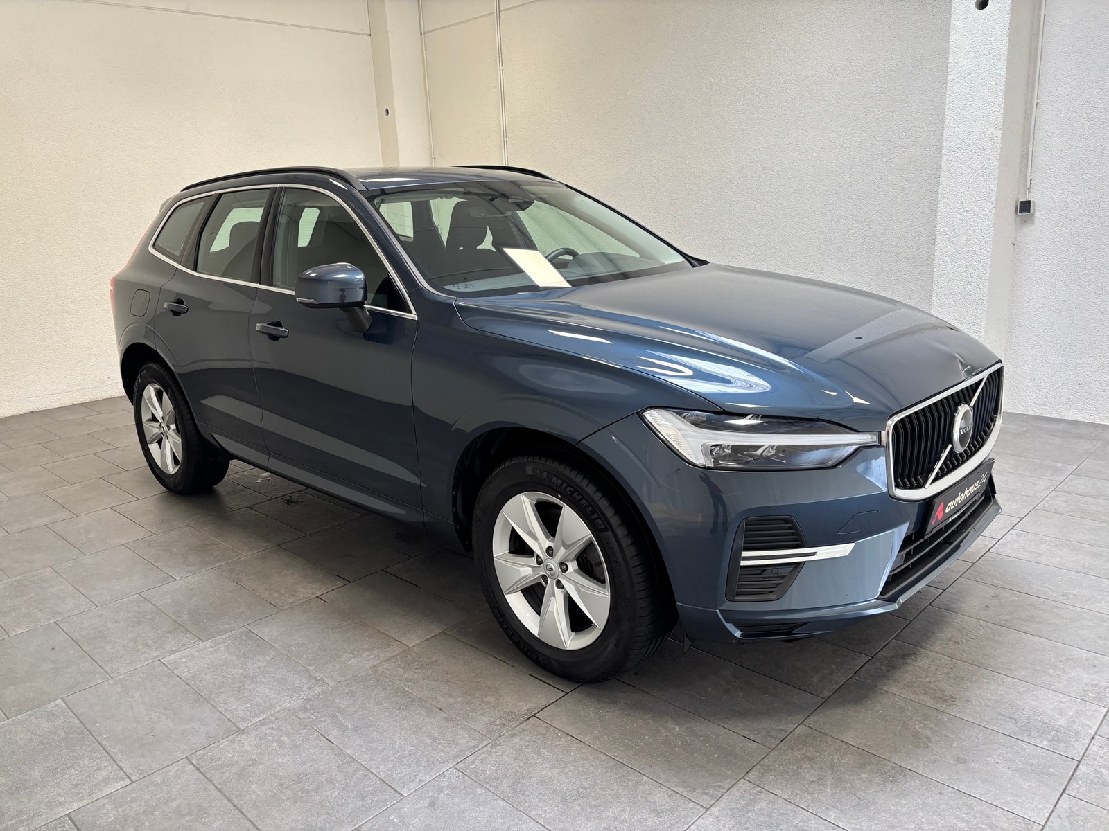 Volvo XC60 SUV / Crossover / Geländewagen VOLVO XC60 B4 Essential Auto Sports Utility Vehicle #1