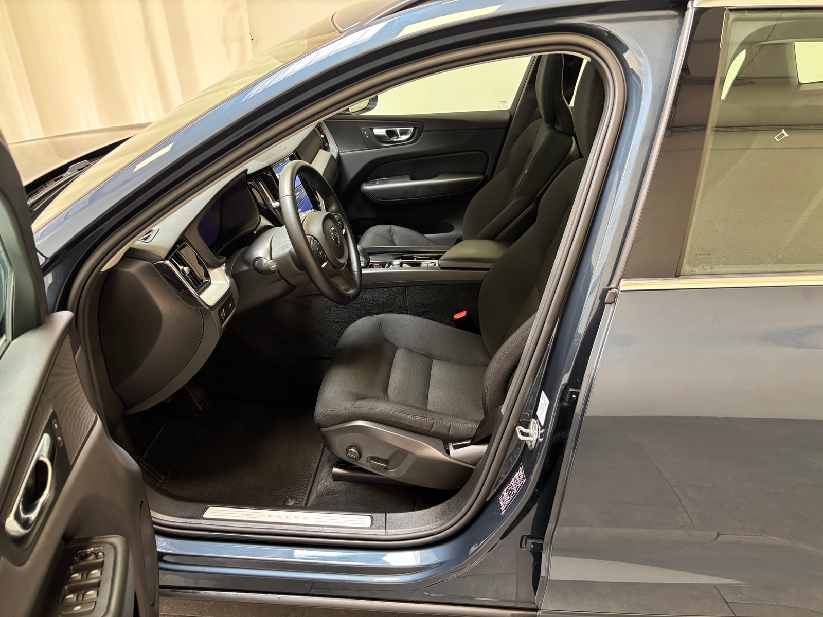 Volvo XC60 SUV XC 60 B4 (Benzin) 2WD Momentum Pro (EURO 6d) #8