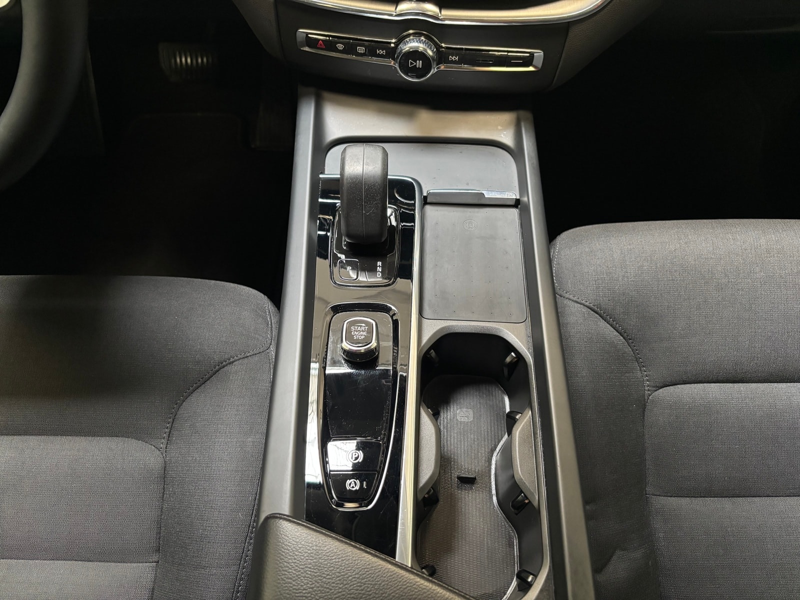 Volvo XC60 SUV XC 60 B4 (Benzin) 2WD Momentum Pro (EURO 6d) #12