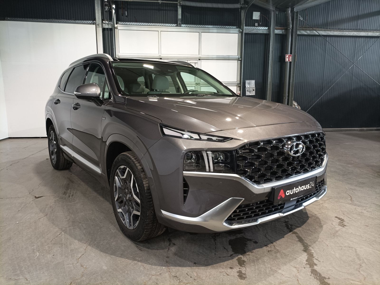 Hyundai Santa Fe SUV / Crossover / Geländewagen HYUNDAI Santa Fe 1.6 T-GDI Plug-in Hybrid 4WD Auto Seven Sports Utility Vehicle #1