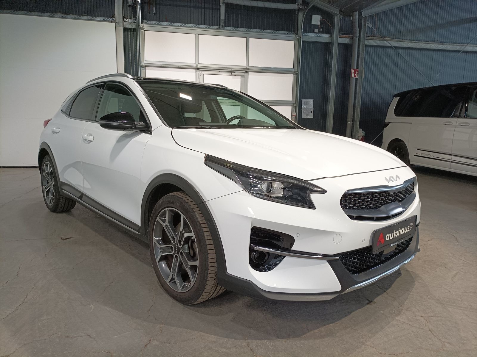 Kia XCeed SUV / Crossover / Geländewagen KIA XCeed 1.5 T-GDI Platinum Sports Utility Vehicle #1