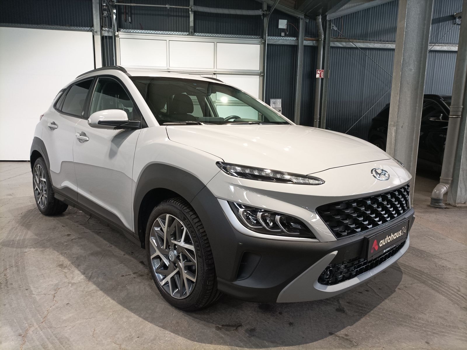 Hyundai Kona SUV / Crossover / Geländewagen HYUNDAI Kona 1.6 GDi Hybrid Edition 30+ DCT Sports Utility Vehicle #1