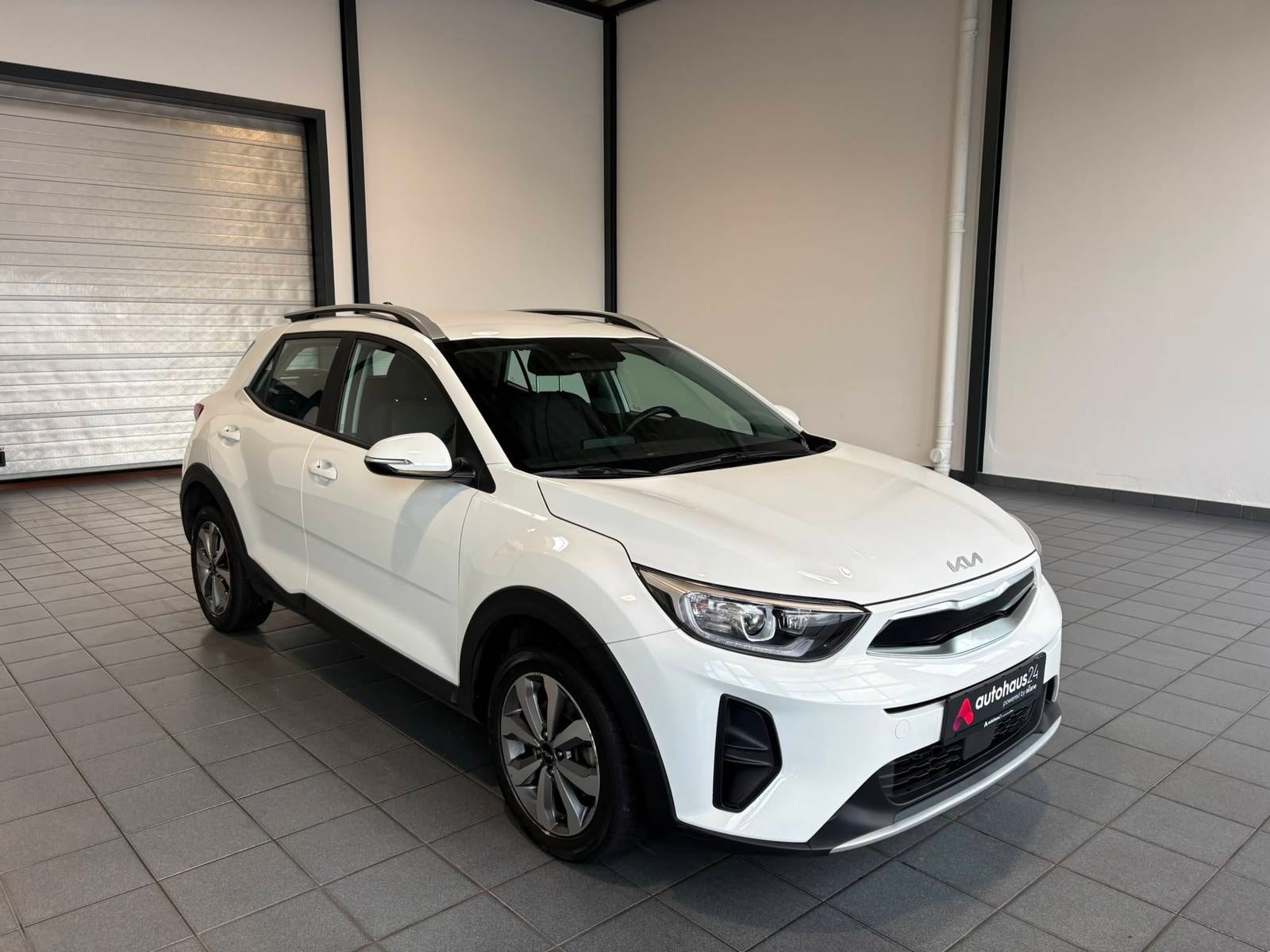 Kia Stonic SUV / Crossover / Geländewagen KIA Stonic 1.0 T-GDI 100 Vision Sports Utility Vehicle #1