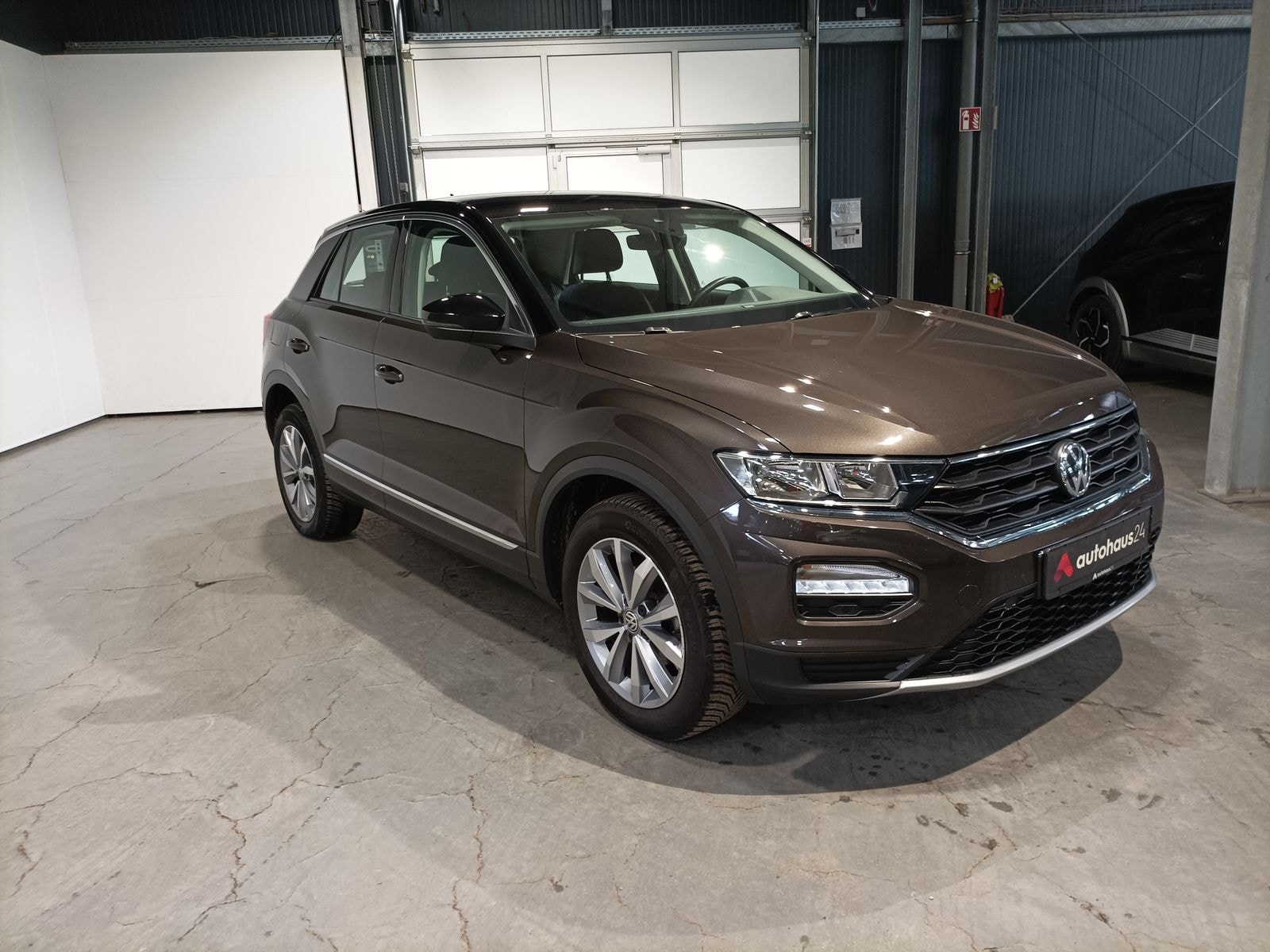 Volkswagen T-Roc SUV / Crossover / Geländewagen VOLKSWAGEN T-Roc 1.5 TSI ACT Sports Utility Vehicle #1