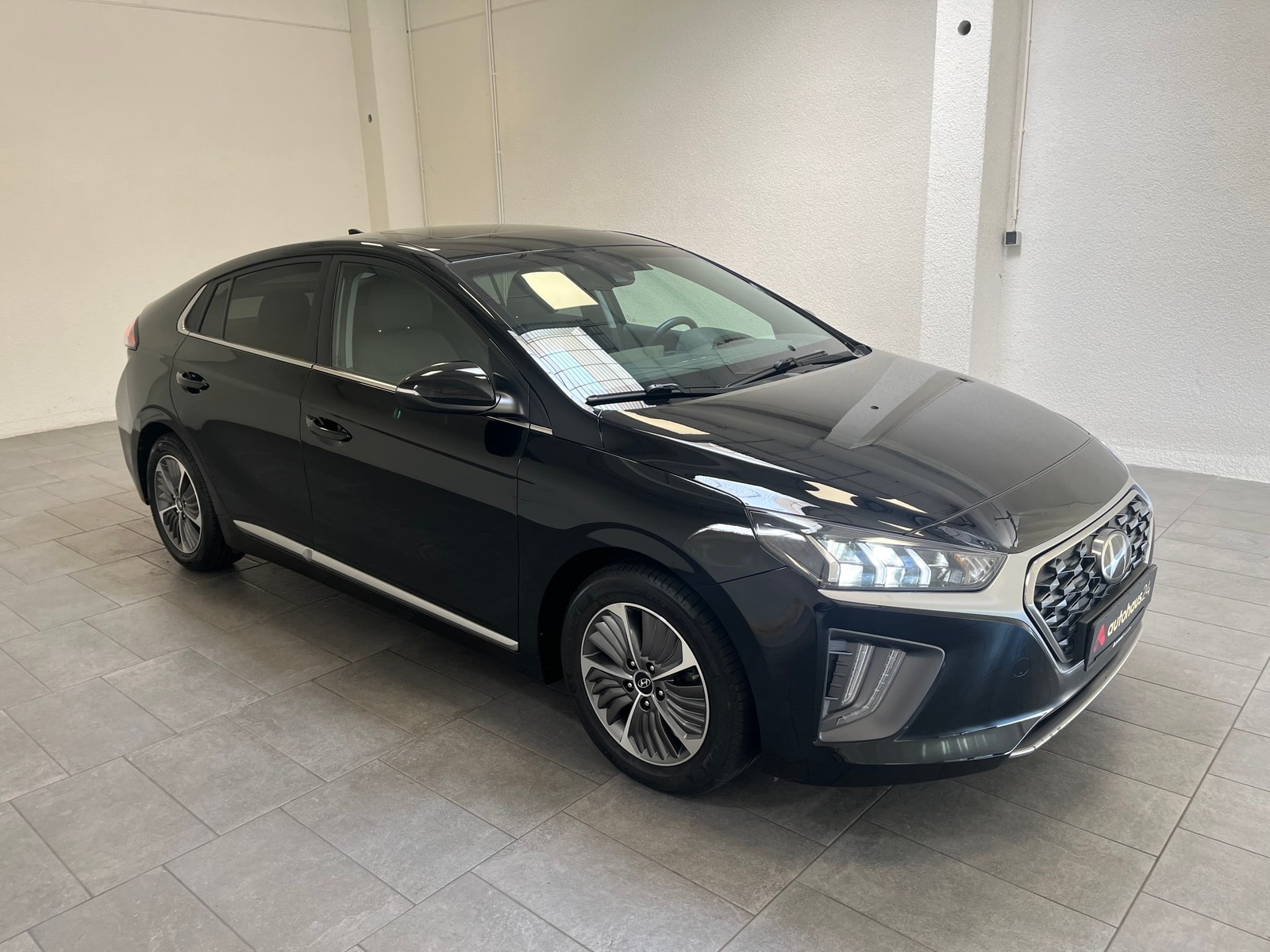Hyundai IONIQ Limousine HYUNDAI IONIQ 1.6l GDi PLUG-IN HYBRID Style Schräghecklimousine #1