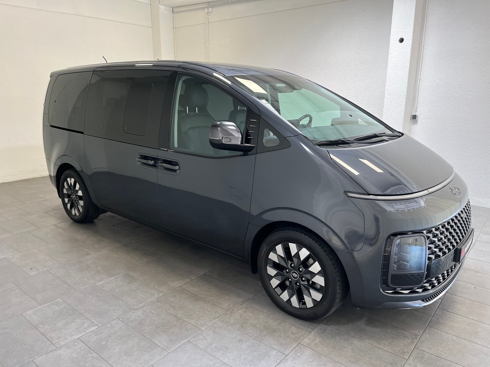 Hyundai Staria Sonstige HYUNDAI Staria 2.2 CRDi Signature 7-Sitzer Auto 4WD Van #1