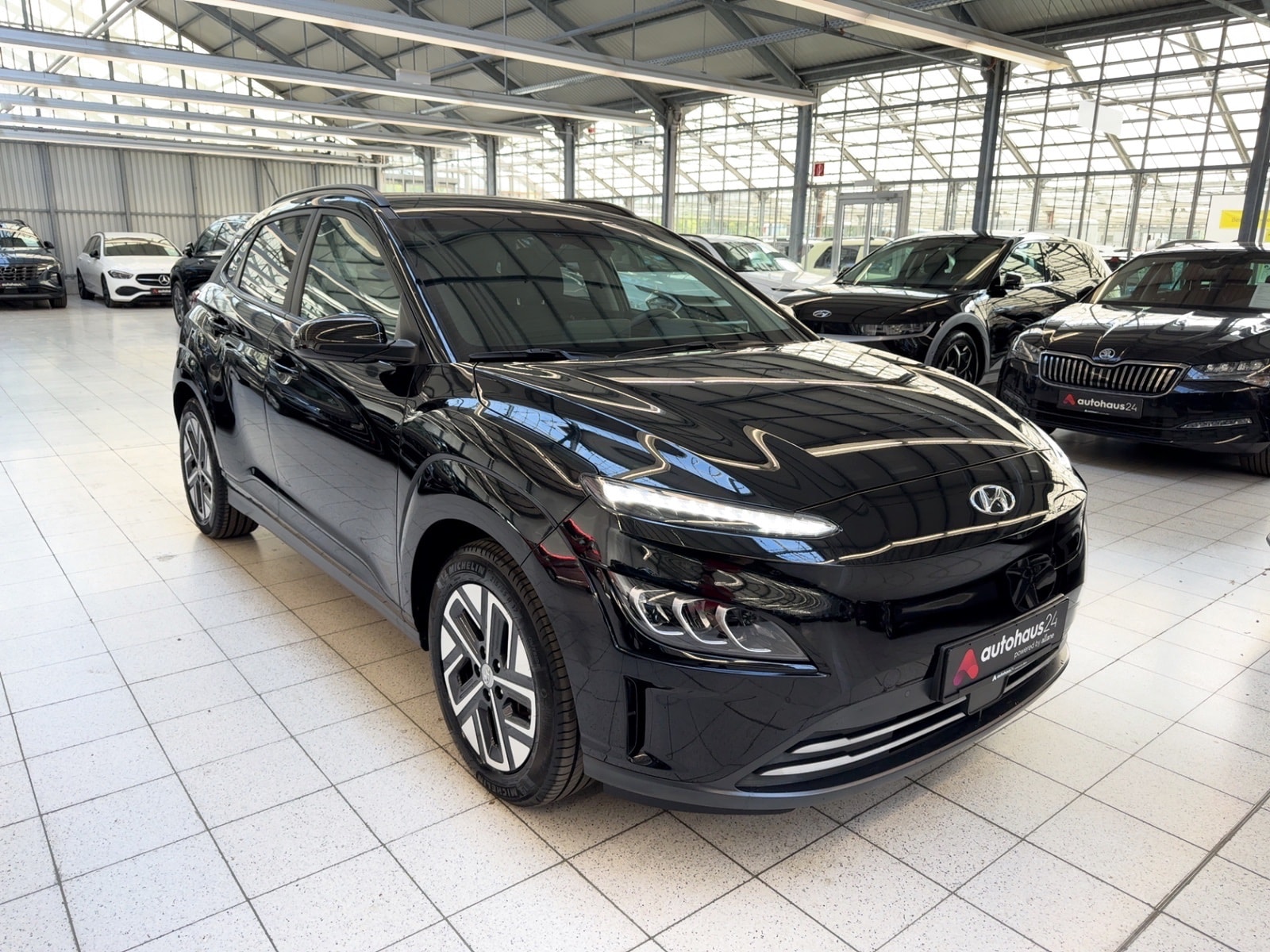 Hyundai Kona SUV / Crossover / Geländewagen HYUNDAI Kona ELEKTRO 150kW Sports Utility Vehicle #1