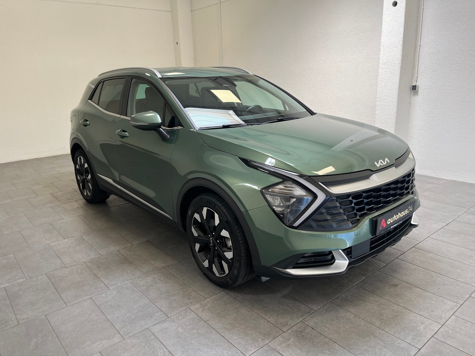 Kia Sportage SUV / Crossover / Geländewagen KIA Sportage 1.6 T-GDI Plug-in Hybrid Auto 4WD Sports Utility Vehicle #1