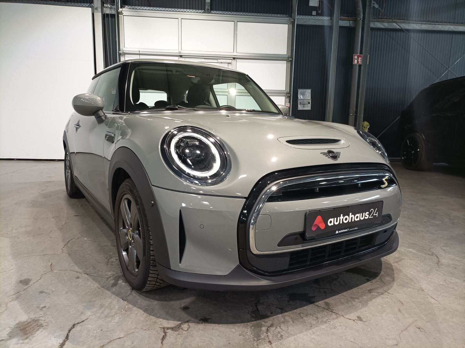MINI 3-Türer Limousine MINI COOPER SE Cooper SE Essential Trim Schräghecklimousine #1