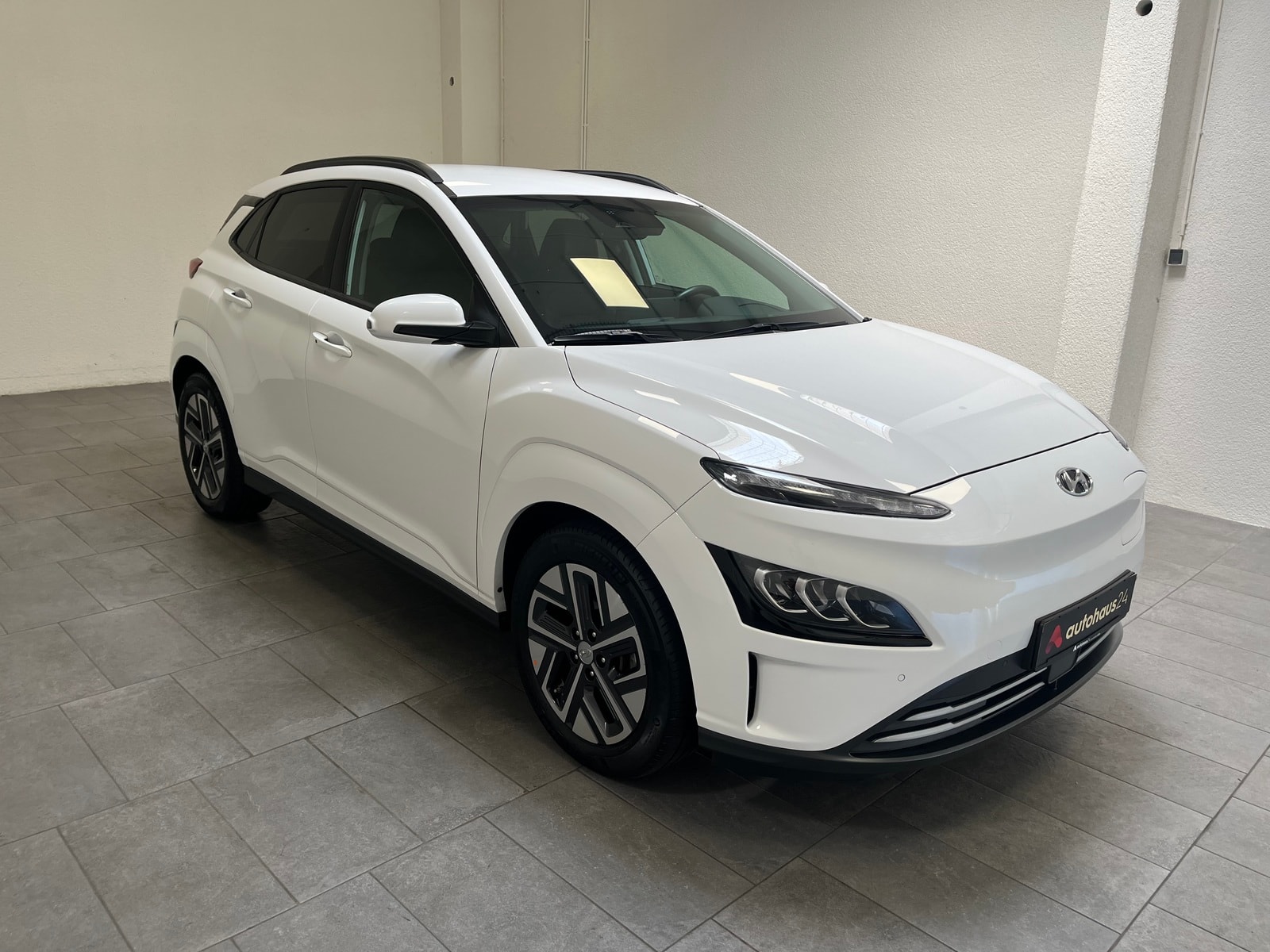 Hyundai Kona SUV / Crossover / Geländewagen HYUNDAI Kona ELEKTRO 150kW Sports Utility Vehicle #1