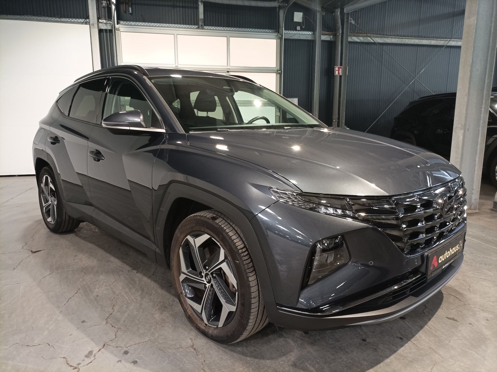 Hyundai Tucson SUV / Crossover / Geländewagen HYUNDAI Tucson 1.6 T-GDI Plug-in Hybrid 4WD Auto Sports Utility Vehicle #1