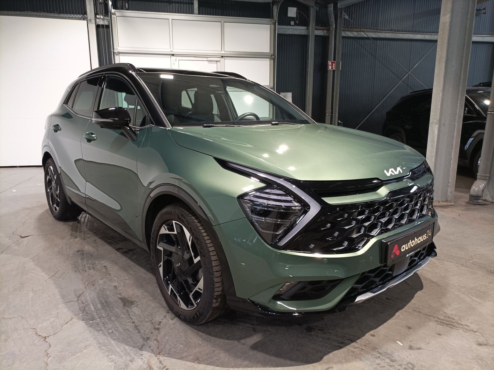 Kia Sportage SUV / Crossover / Geländewagen KIA Sportage 1.6 T-GDI DCT 4WD GT line Sports Utility Vehicle #1