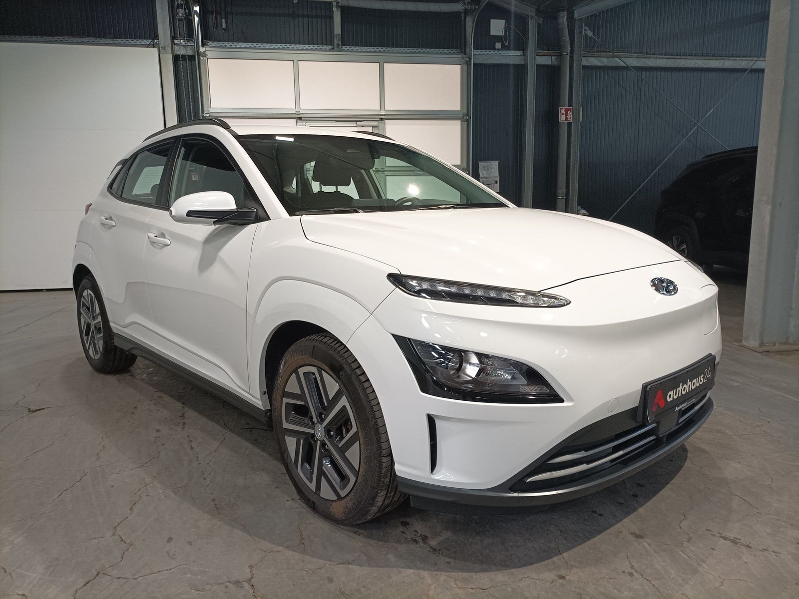 Hyundai Kona SUV / Crossover / Geländewagen HYUNDAI Kona ELEKTRO 150kW Sports Utility Vehicle #1