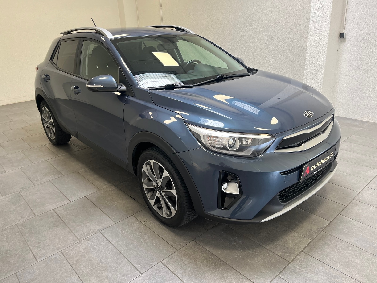 Kia Stonic SUV / Crossover / Geländewagen KIA Stonic 1.0 T-GDI 100 Edition 7 Sports Utility Vehicle #1