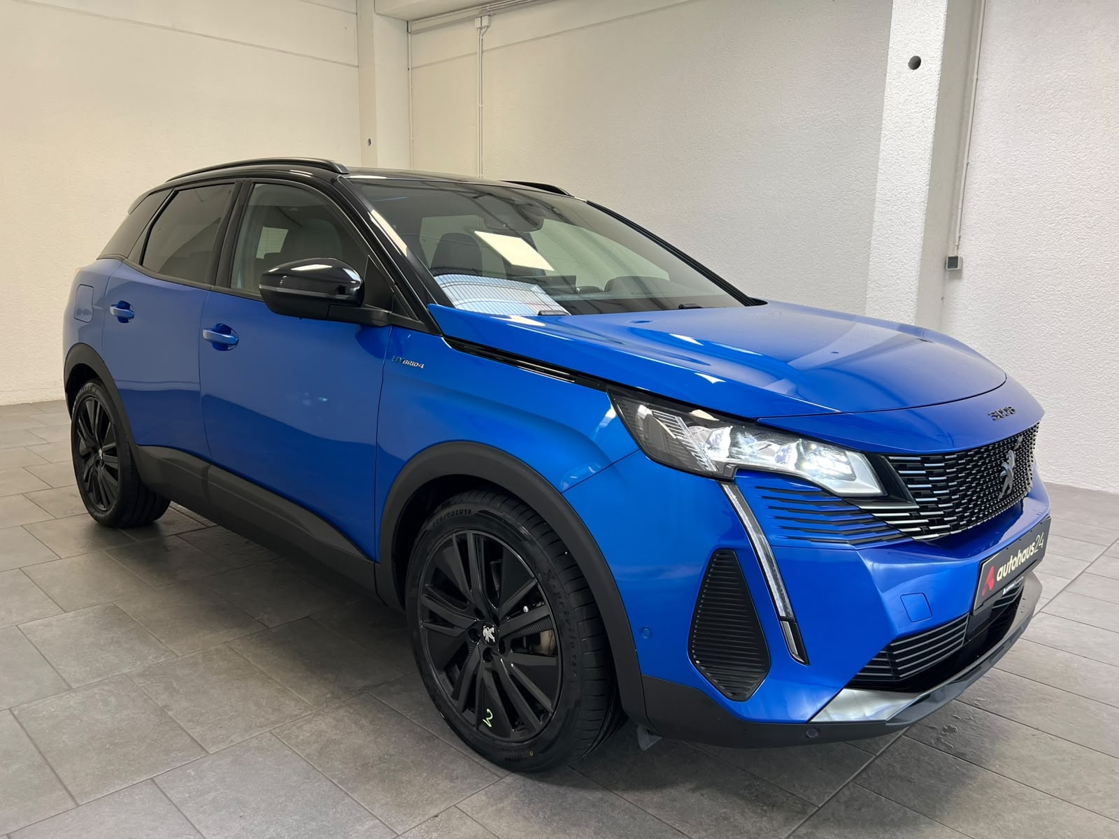 Peugeot 3008 SUV / Crossover / Geländewagen PEUGEOT 3008 HYBRID4 300 e-EAT8 Allure Pack Sports Utility Vehicle #1