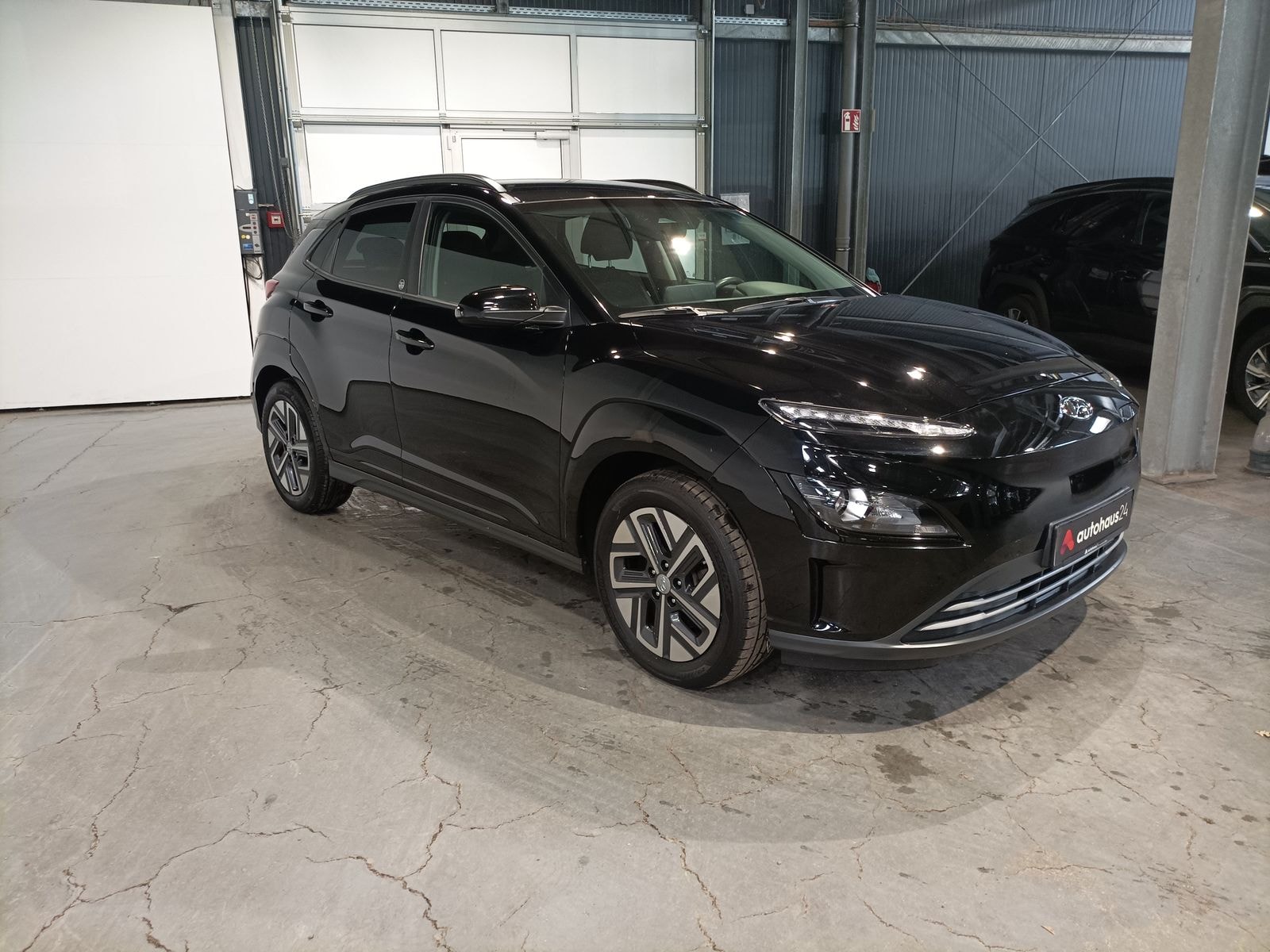 Hyundai Kona SUV / Crossover / Geländewagen HYUNDAI Kona ELEKTRO 100kW Sports Utility Vehicle #1