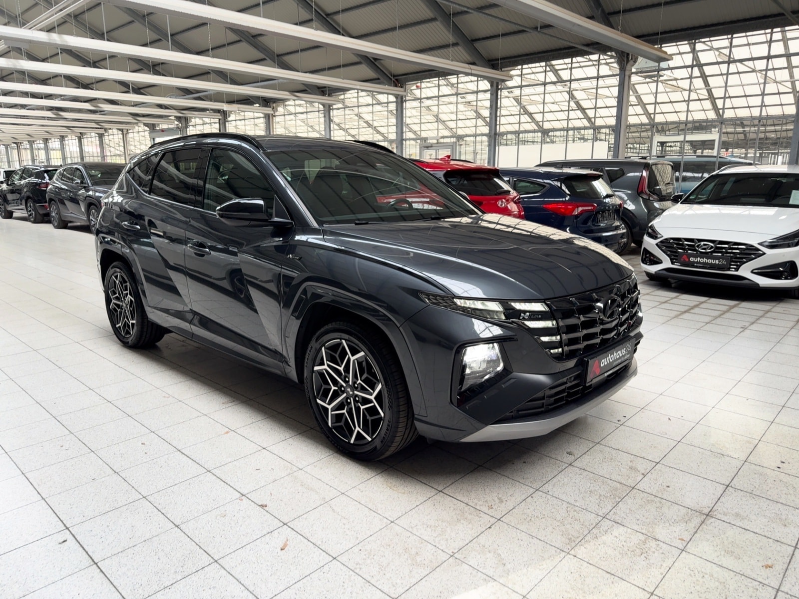 Hyundai Tucson SUV / Crossover / Geländewagen HYUNDAI Tucson 1.6 T-GDI Plug-in Hybrid 4WD Auto Sports Utility Vehicle #1