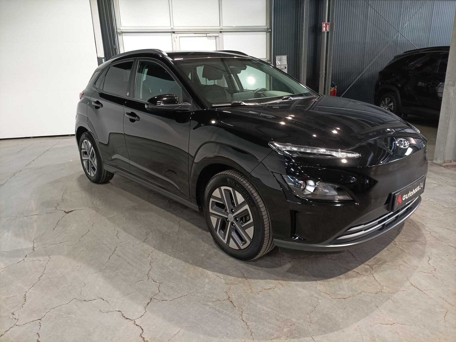 Hyundai Kona SUV / Crossover / Geländewagen HYUNDAI Kona ELEKTRO 100kW Sports Utility Vehicle #1