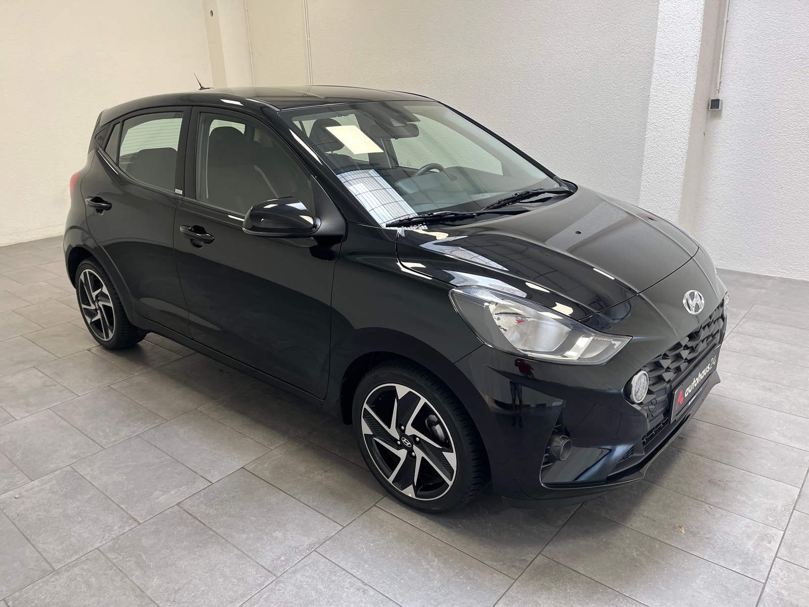 Hyundai i10 Limousine HYUNDAI i10 1.0 Pure Schräghecklimousine #1