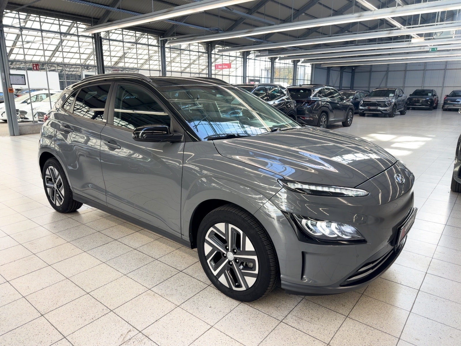 Hyundai Kona SUV / Crossover / Geländewagen HYUNDAI Kona ELEKTRO 100kW Sports Utility Vehicle #1