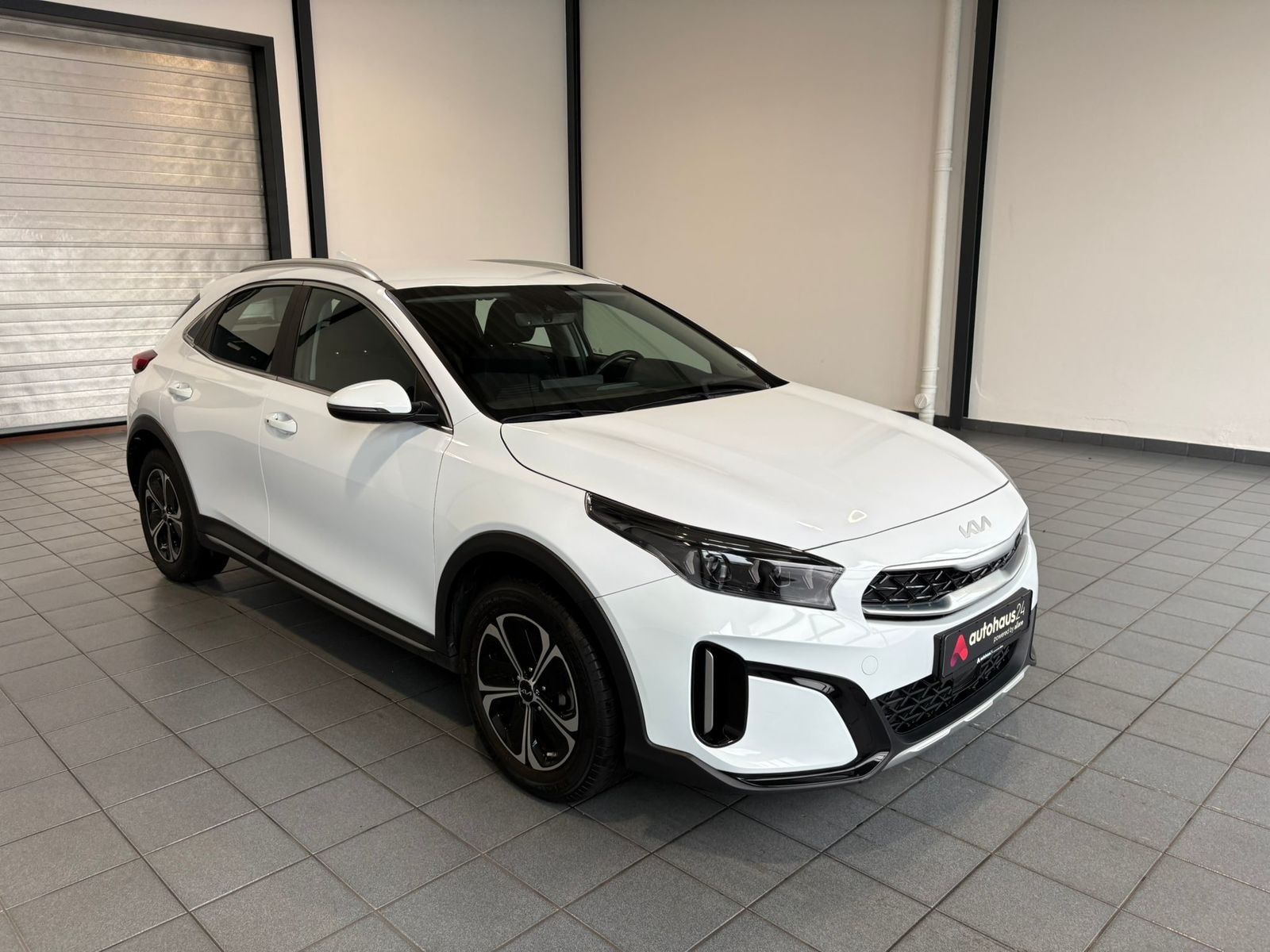 Kia XCeed SUV / Crossover / Geländewagen KIA XCeed 1.6 GDI Plug-In Hybrid DCT6 Vision Sports Utility Vehicle #1