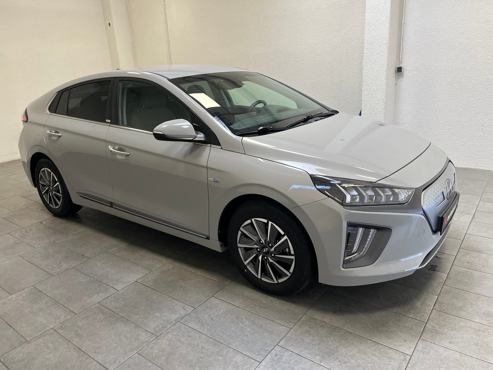 Hyundai IONIQ Limousine HYUNDAI IONIQ ELEKTRO Style Schräghecklimousine #1