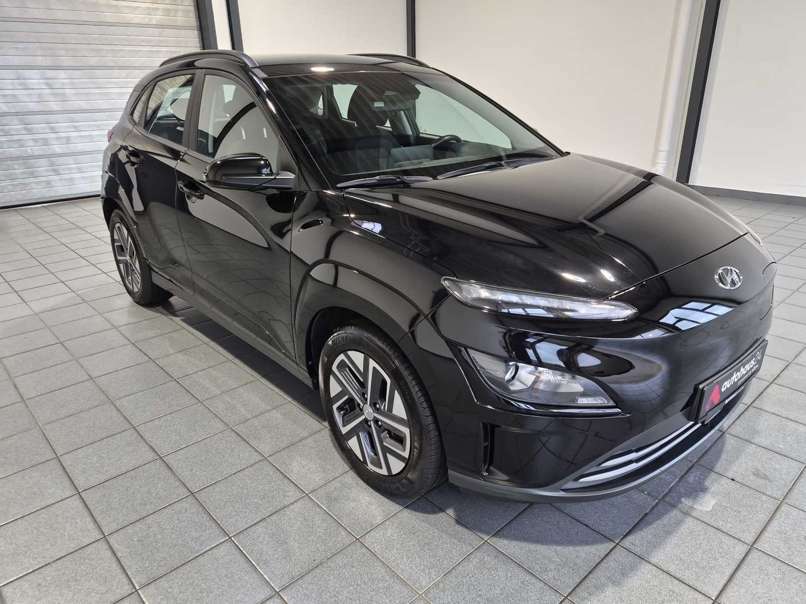 Hyundai Kona SUV / Crossover / Geländewagen HYUNDAI Kona ELEKTRO 150kW Sports Utility Vehicle #1