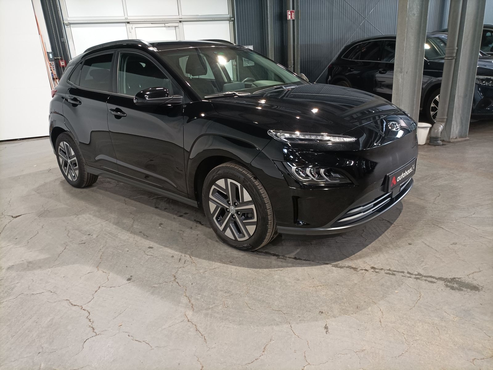 Hyundai Kona SUV / Crossover / Geländewagen HYUNDAI Kona ELEKTRO 100kW Sports Utility Vehicle #1