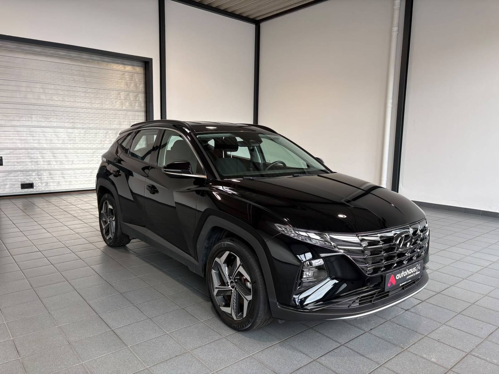 Hyundai Tucson SUV / Crossover / Geländewagen HYUNDAI Tucson 1.6 T-GDI Plug-in Hybrid 4WD Auto Sports Utility Vehicle #1