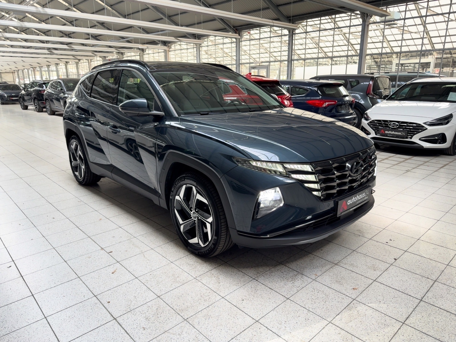 Hyundai Tucson SUV / Crossover / Geländewagen HYUNDAI Tucson 1.6 T-GDI Plug-in Hybrid 4WD Auto Sports Utility Vehicle #1