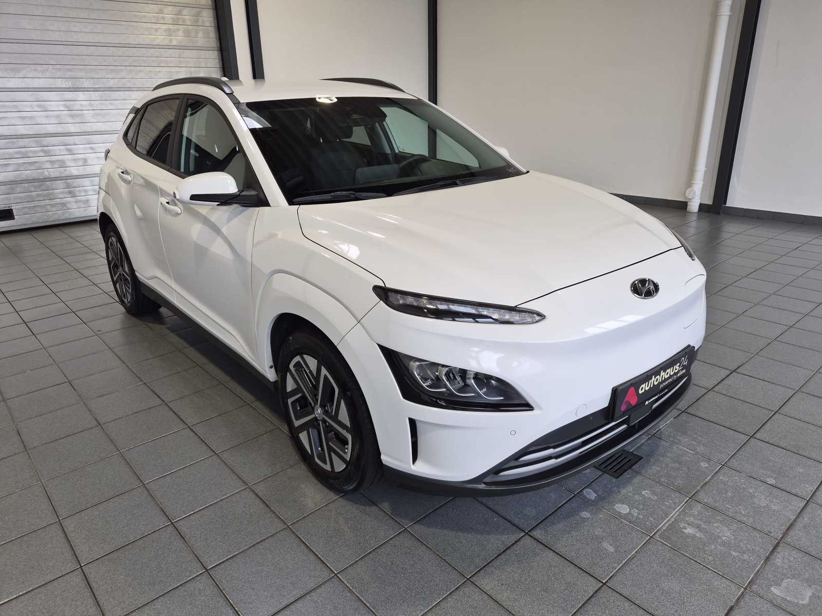 Hyundai Kona SUV / Crossover / Geländewagen HYUNDAI Kona ELEKTRO 100kW Sports Utility Vehicle #1