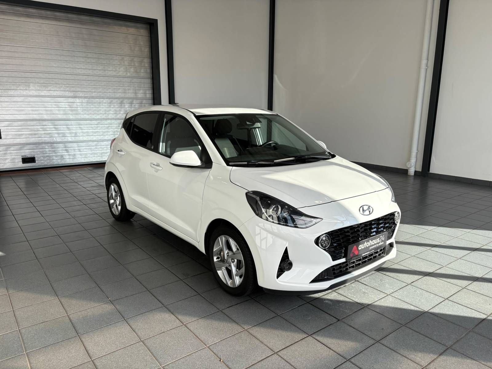 Hyundai i10 Limousine HYUNDAI i10 1.0 EDITION 30 Schräghecklimousine #1
