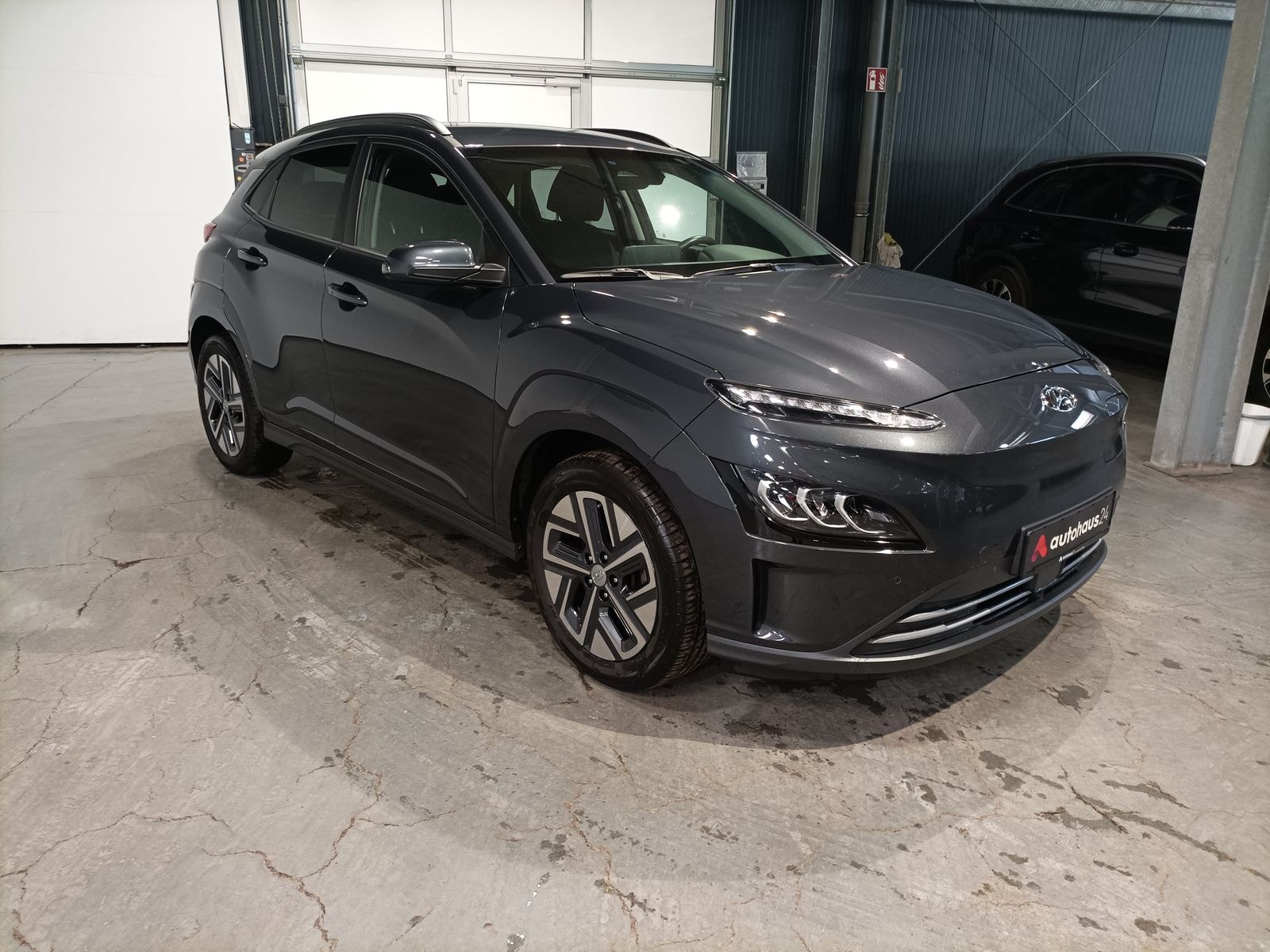 Hyundai Kona SUV / Crossover / Geländewagen HYUNDAI Kona ELEKTRO 100kW Sports Utility Vehicle #1