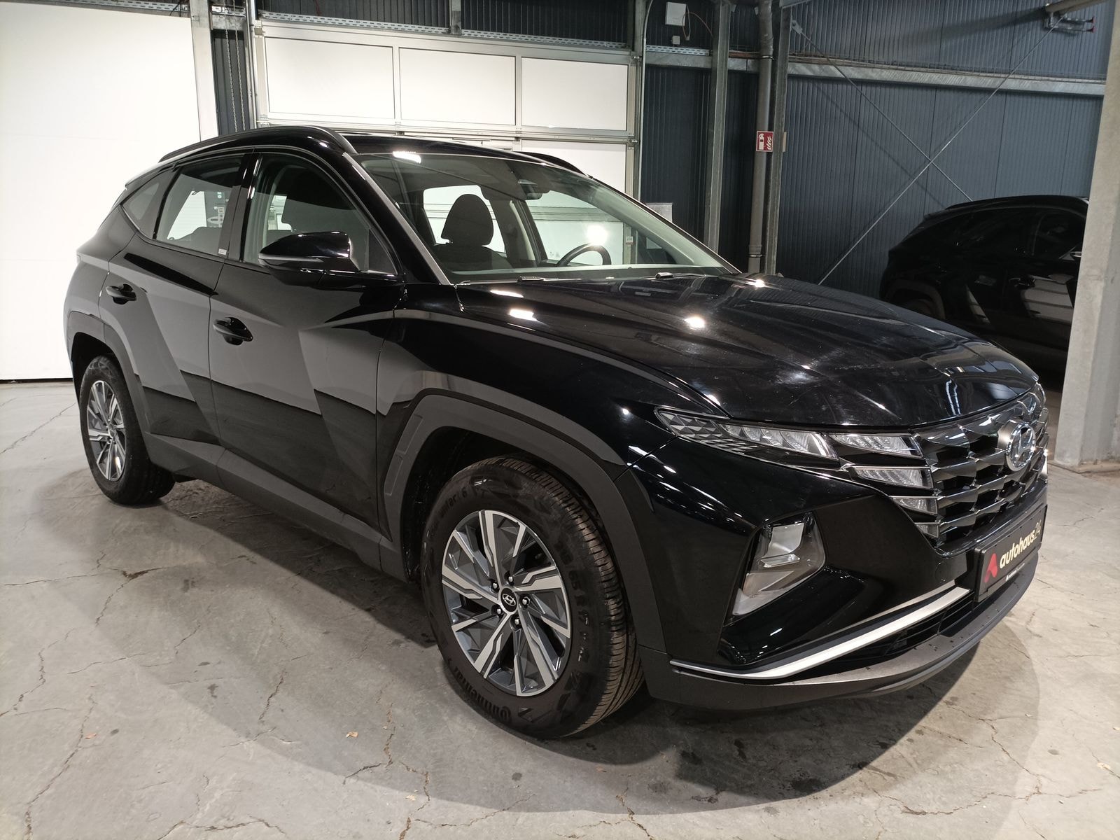 Hyundai Tucson SUV / Crossover / Geländewagen HYUNDAI Tucson 1.6 T-GDI Select Sports Utility Vehicle #1