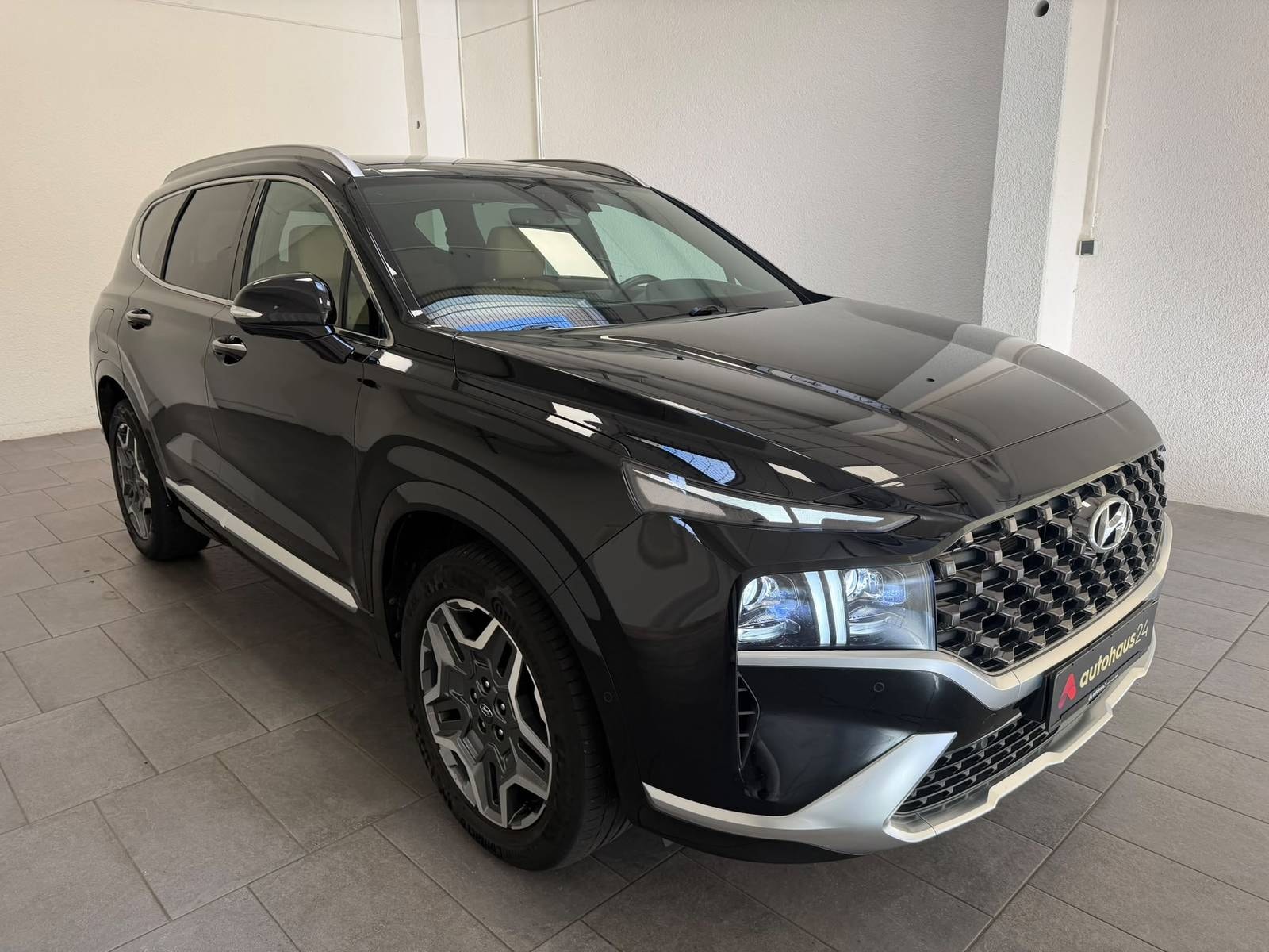Hyundai Santa Fe SUV / Crossover / Geländewagen HYUNDAI Santa Fe 1.6 T-GDI Plug-in Hybrid 4WD Auto Seven Sports Utility Vehicle #1