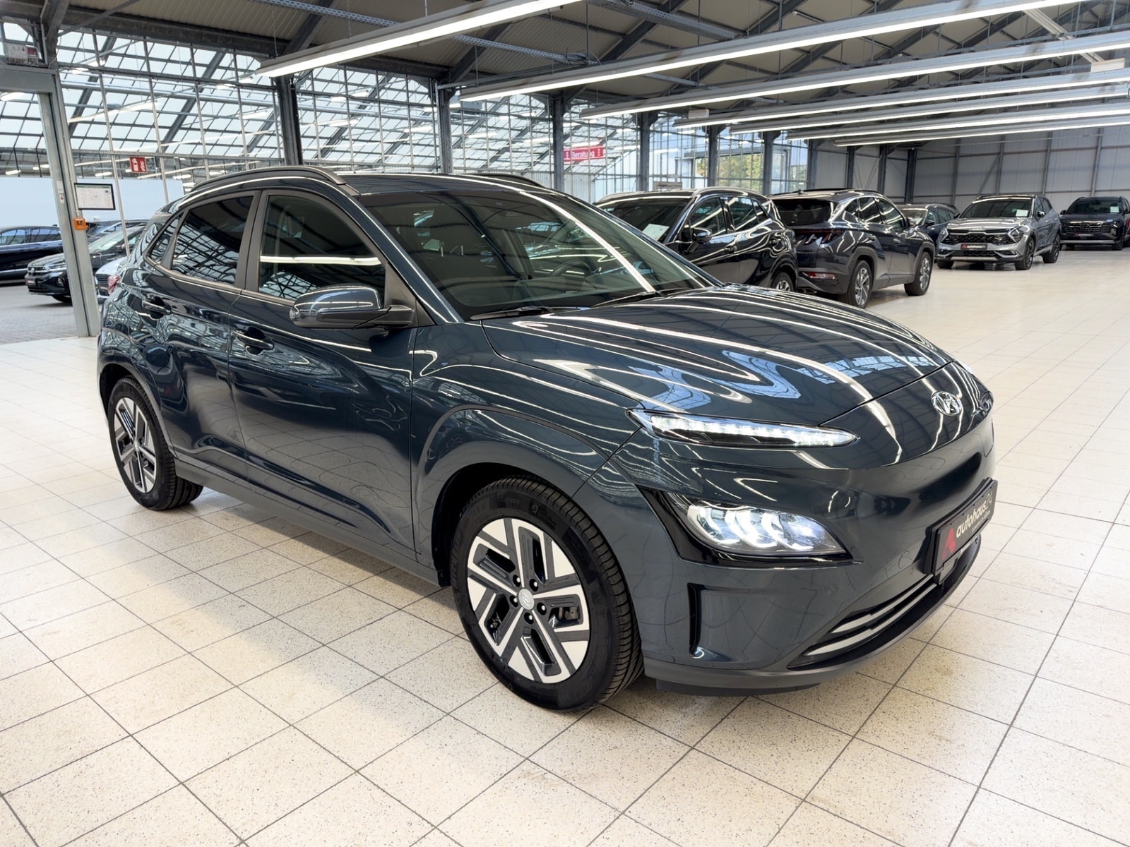 Hyundai Kona SUV / Crossover / Geländewagen HYUNDAI Kona ELEKTRO 150kW Sports Utility Vehicle #1